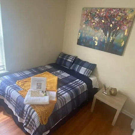 Enjoy Our Cozy Private Room In Our Suite 10 Star Stay!!!Newark Airport 20Mins Away Nyc 30Mins Away Prudential Center 10Mins